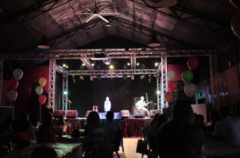 Artist-Alexis-Farley-performing-with-father-Clint-Farley-WEB.png